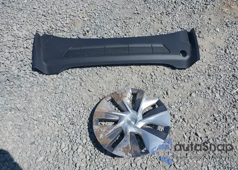 2024 Tesla Model Y Long Range Dual Motor All-Wheel Drive из США, поврежденный, VIN 7SAYGDEE2RF075343